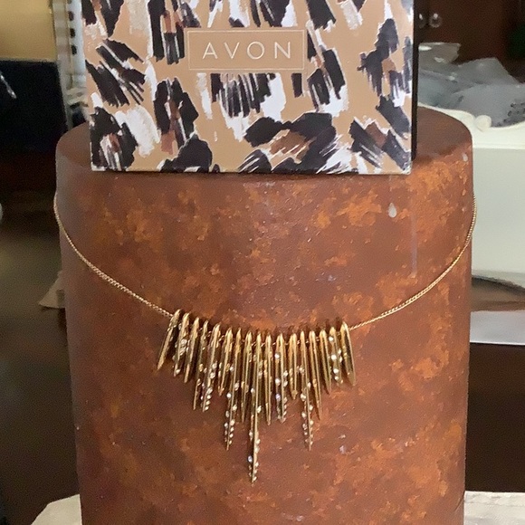 Avon gold Necklace - Picture 2 of 4